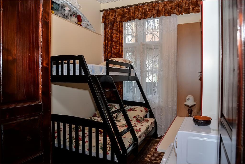 Vip-Apartments Angel Palas Chernivtsi Bagian luar foto