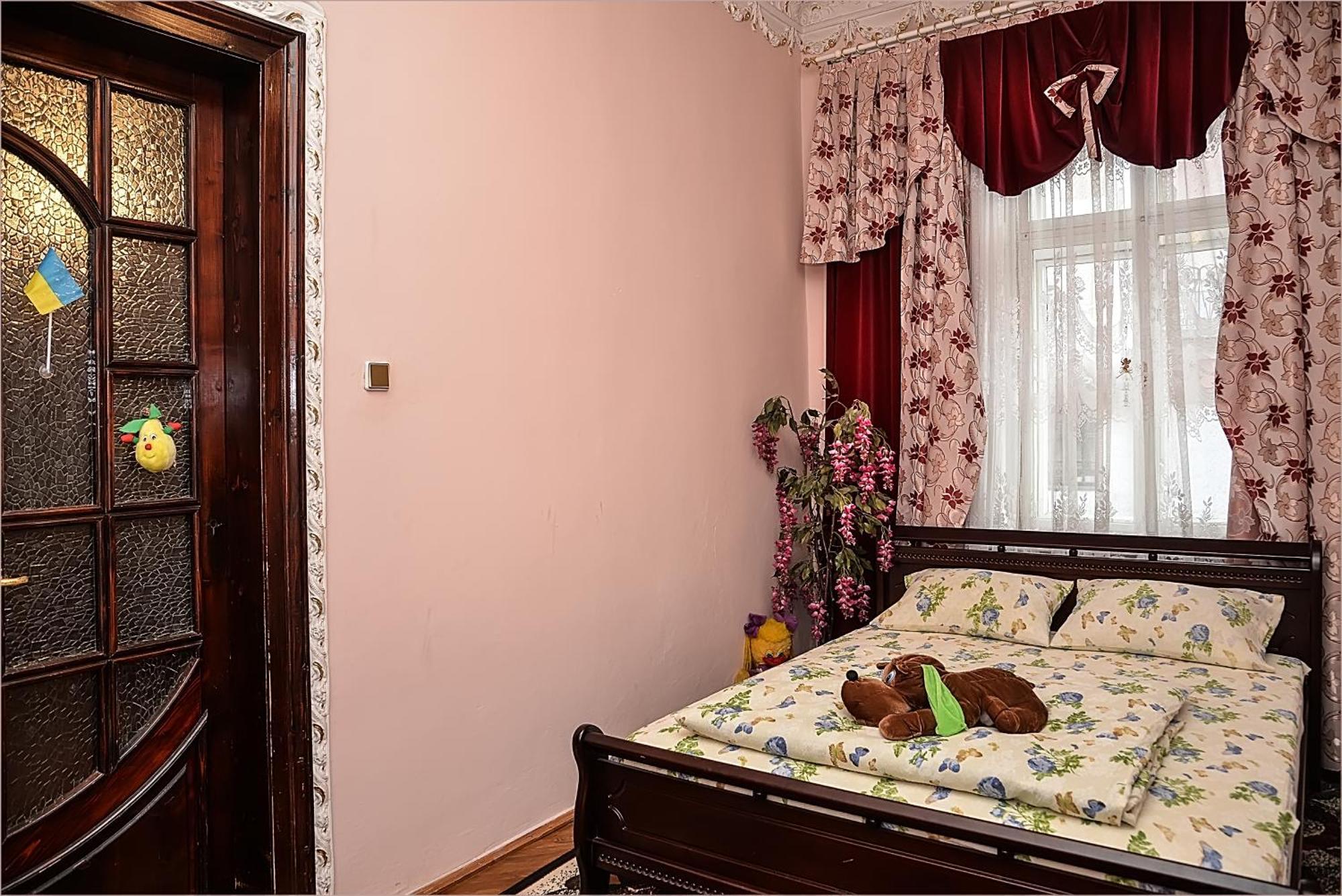 Vip-Apartments Angel Palas Chernivtsi Bagian luar foto