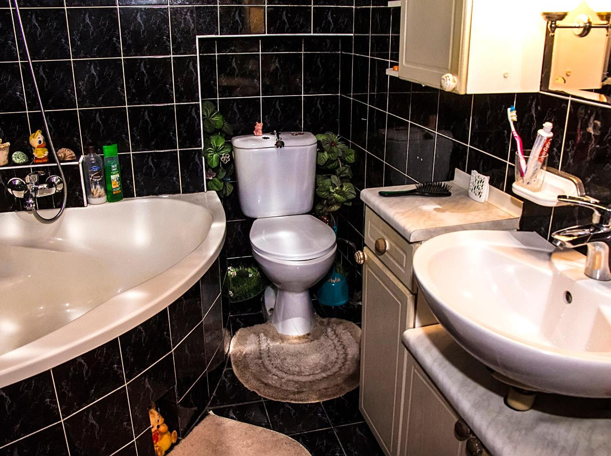 Vip-Apartments Angel Palas Chernivtsi Bagian luar foto