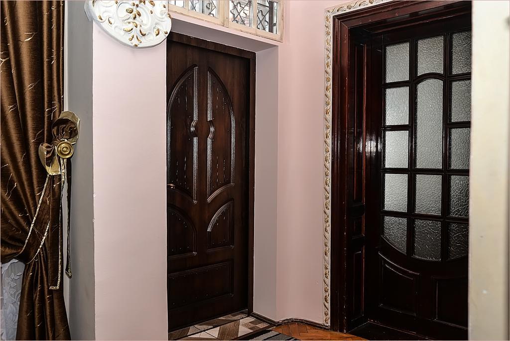 Vip-Apartments Angel Palas Chernivtsi Bagian luar foto