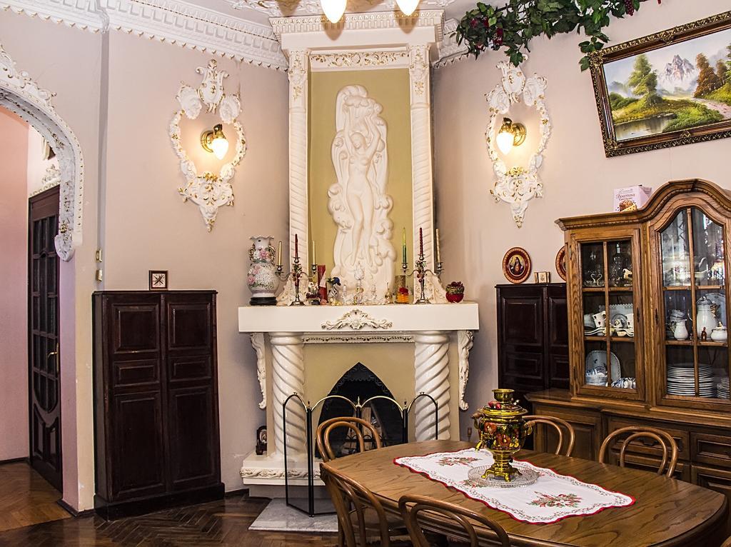 Vip-Apartments Angel Palas Chernivtsi Bagian luar foto