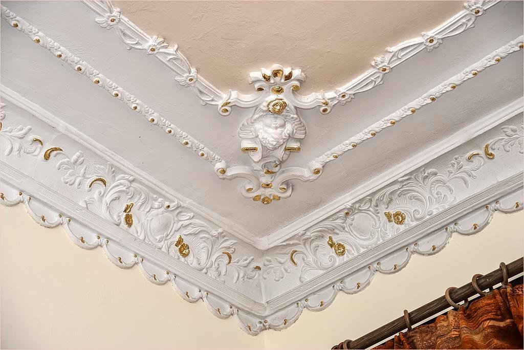 Vip-Apartments Angel Palas Chernivtsi Bagian luar foto