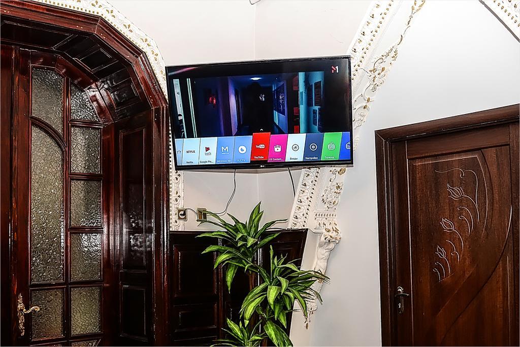 Vip-Apartments Angel Palas Chernivtsi Bagian luar foto