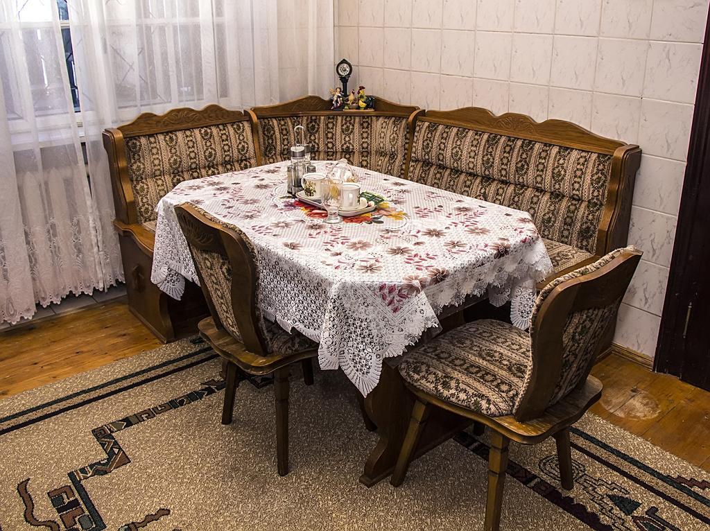 Vip-Apartments Angel Palas Chernivtsi Bagian luar foto